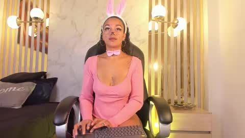 Snapshot of melaniegh_ chatting on October 17, 11:25 am Melanie  online show from October 17, 11:25 am