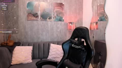 Snapshot of melaniehudson_ chatting on March 5, 5:07 am Melanie online show from March 5, 5:07 am