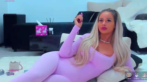 Snapshot of melanielexxx chatting on February 1, 7:13 pm OF melanielexxx online show from February 1, 7:13 pm