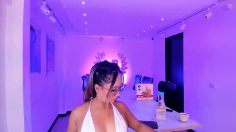 MelanieRoah online show from June 8, 8:43 pm