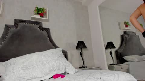 Snapshot of melanny_luv chatting on February 2, 12:30 am MelanyLuv online show from February 2, 12:30 am