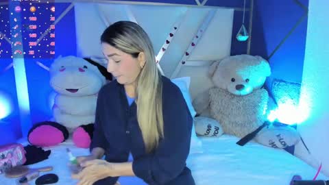 Snapshot of melanyvega_ chatting on March 6, 12:09 pm Melany online show from March 6, 12:09 pm