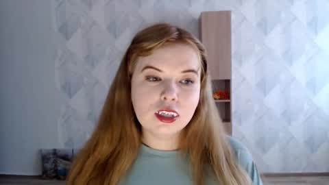 Snapshot of melina_beauty chatting on October 20, 9:47 am Melina online show from October 20, 9:47 am