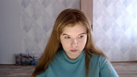 Snapshot of melina_beauty chatting on October 19, 9:47 am Melina online show from October 19, 9:47 am