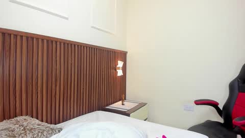 M E L I N A  online show from November 28, 9:00 pm