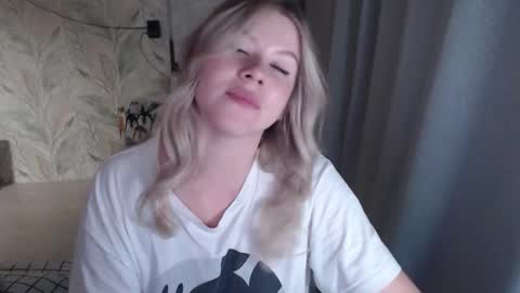 Melissa  Ray online show from September 28, 5:44 pm
