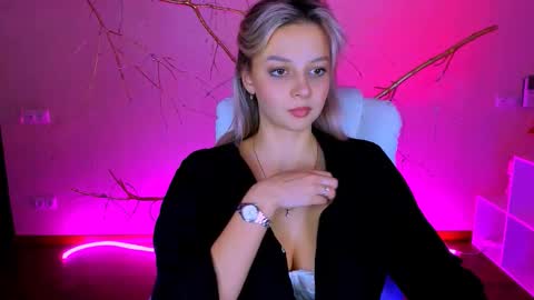 Melissa online show from November 20, 4:26 pm