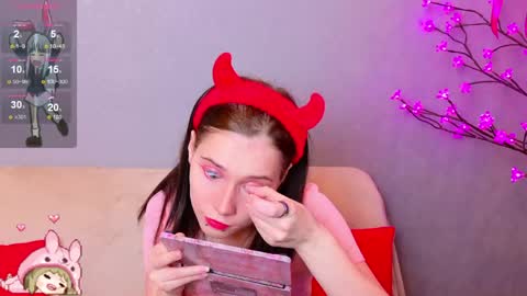 mellhyees online show from April 9, 5:51 pm