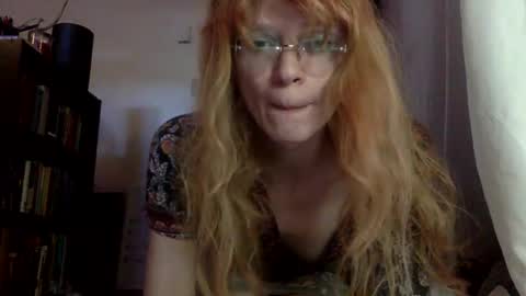 Snapshot of mellifluenced chatting on October 22, 6:20 pm Mellifluenced online show from October 22, 6:20 pm