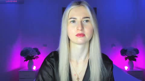 Snapshot of mellina_tey chatting on December 26, 10:52 pm Mellina online show from December 26, 10:52 pm
