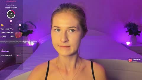 Snapshot of mellina_tey chatting on September 9, 6:52 pm Mellina online show from September 9, 6:52 pm