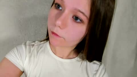 MelMooon online show from February 10, 9:29 pm