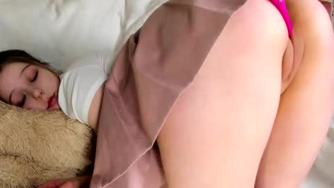 MelMooon online show from March 20, 8:58 pm