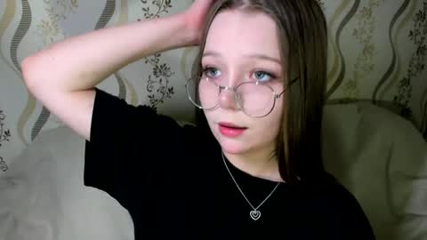 MelMooon online show from December 15, 4:52 am