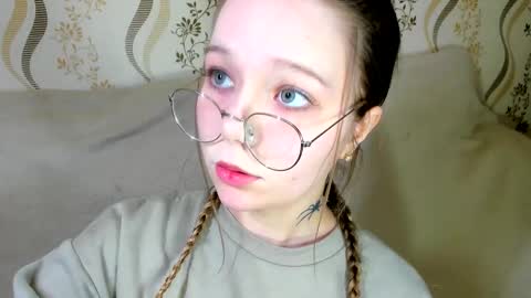 MelMooon online show from January 18, 11:47 pm