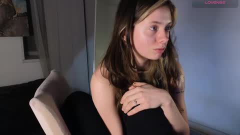 Snapshot of melodykey_x chatting on February 23, 6:01 pm melody online show from February 23, 6:01 pm