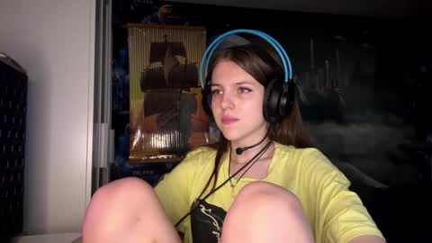 Hi Im Aria 18 years old online show from November 10, 1:25 pm