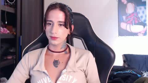 Snapshot of mely_roussex chatting on February 25, 2:48 pm mely online show from February 25, 2:48 pm