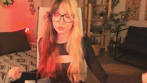 Mia online show from November 8, 3:37 pm