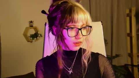 Mia online show from February 26, 7:39 pm