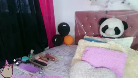 Snapshot of mena_hicks chatting on October 10, 6:36 pm Heart online show from October 10, 6:36 pm