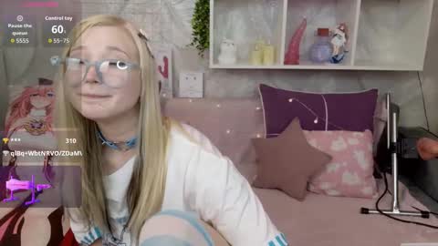 Snapshot of meowkakitty chatting on October 15, 2:59 am MeowkaKitty online show from October 15, 2:59 am