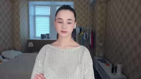 Julie online show from October 19, 9:25 am