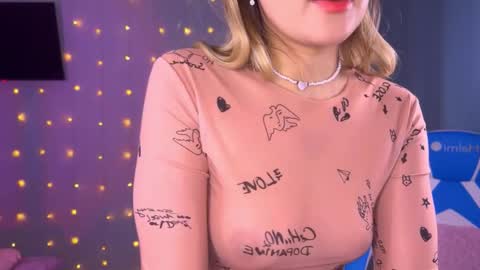 Snapshot of mercedes_robins chatting on October 16, 4:34 am Molly online show from October 16, 4:34 am