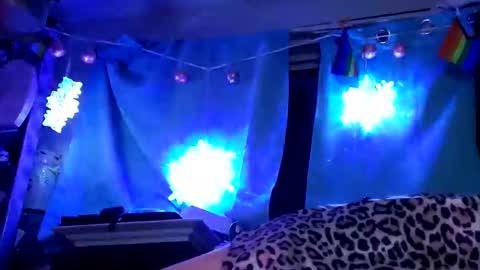 gurlnips online show from January 27, 8:51 am