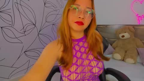 Snapshot of merida06 chatting on September 28, 4:43 am merida06 online show from September 28, 4:43 am