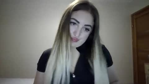 MeriWoulders online show from April 18, 7:07 pm