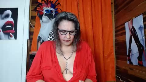 Snapshot of merlyna_goldens chatting on February 15, 9:27 am My next birthday is December 11th. online show from February 15, 9:27 am