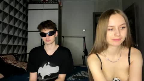 Johnny and Hailey online show from April 3, 8:49 pm