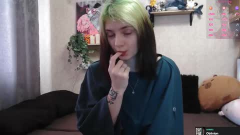 Snapshot of mevis_li chatting on October 16, 3:17 am Mavis online show from October 16, 3:17 am