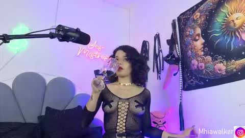 Snapshot of mhiacorleone chatting on October 18, 9:24 am Mistress Corleone online show from October 18, 9:24 am