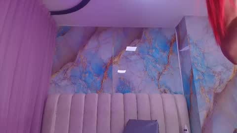 Emi online show from March 25, 7:20 pm