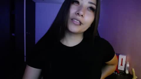 Snapshot of mia_112022 chatting on February 21, 7:43 pm Mia zoe online show from February 21, 7:43 pm
