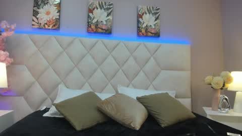 mia__bailey_ online show from April 14, 3:21 am