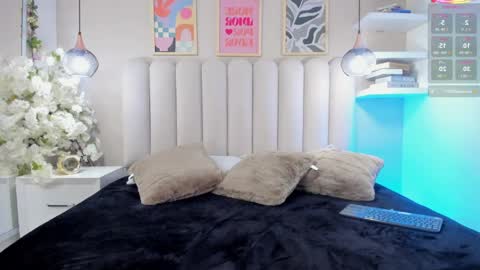 mia__bailey_ online show from May 14, 3:27 am