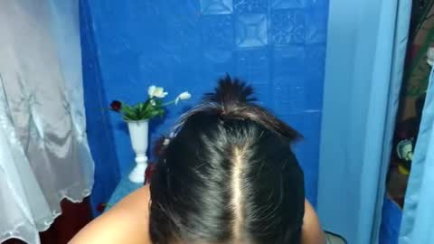 Mia online show from December 17, 1:07 pm