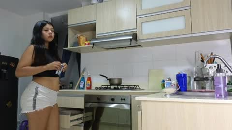 Mia online show from April 3, 11:22 pm