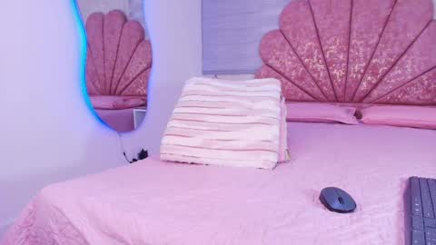 Mia  online show from May 6, 3:23 am