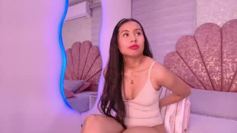 Mia  online show from April 18, 3:19 am