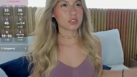 M I A  online show from December 22, 6:47 pm