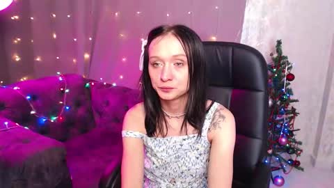 Mia online show from December 22, 7:04 am