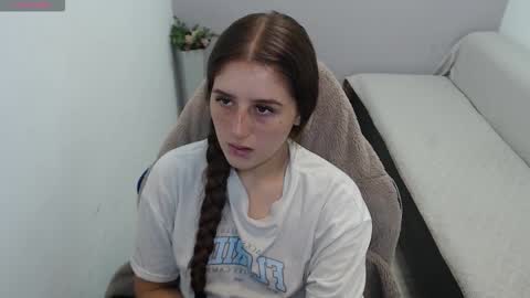 Mia online show from November 5, 1:35 pm