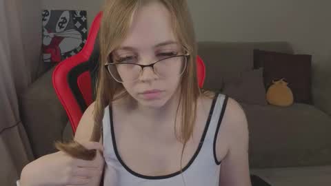 Snapshot of mia_dixson chatting on October 4, 8:12 am Mia online show from October 4, 8:12 am