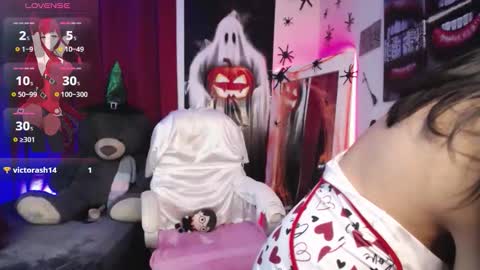 Mia online show from October 18, 11:14 am