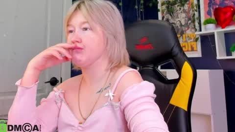 Mia online show from May 13, 3:49 am