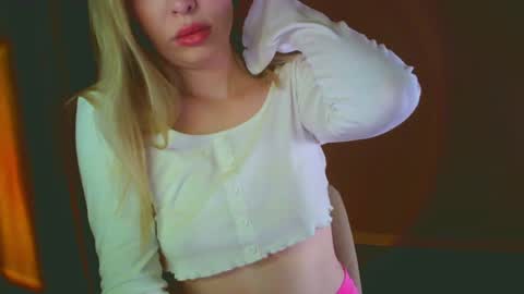 Mia online show from December 14, 8:51 pm